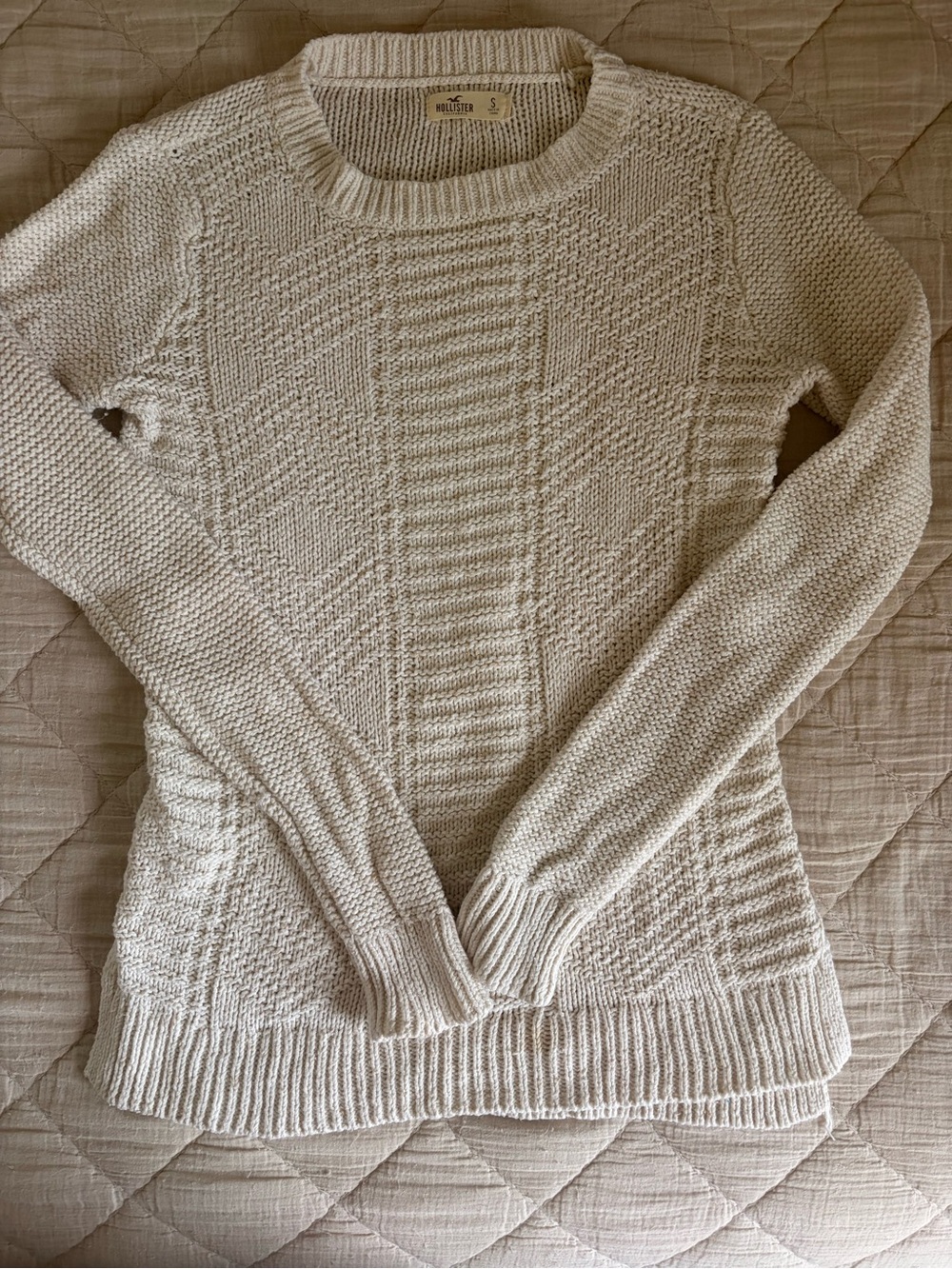 Hollister Women's Cream Cable Knit Crewneck Sweater Small